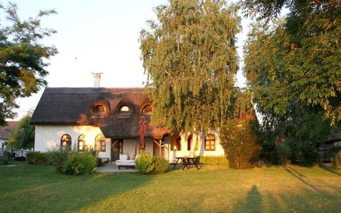 Herberg Tisza Tiszabábolna Exterior foto
