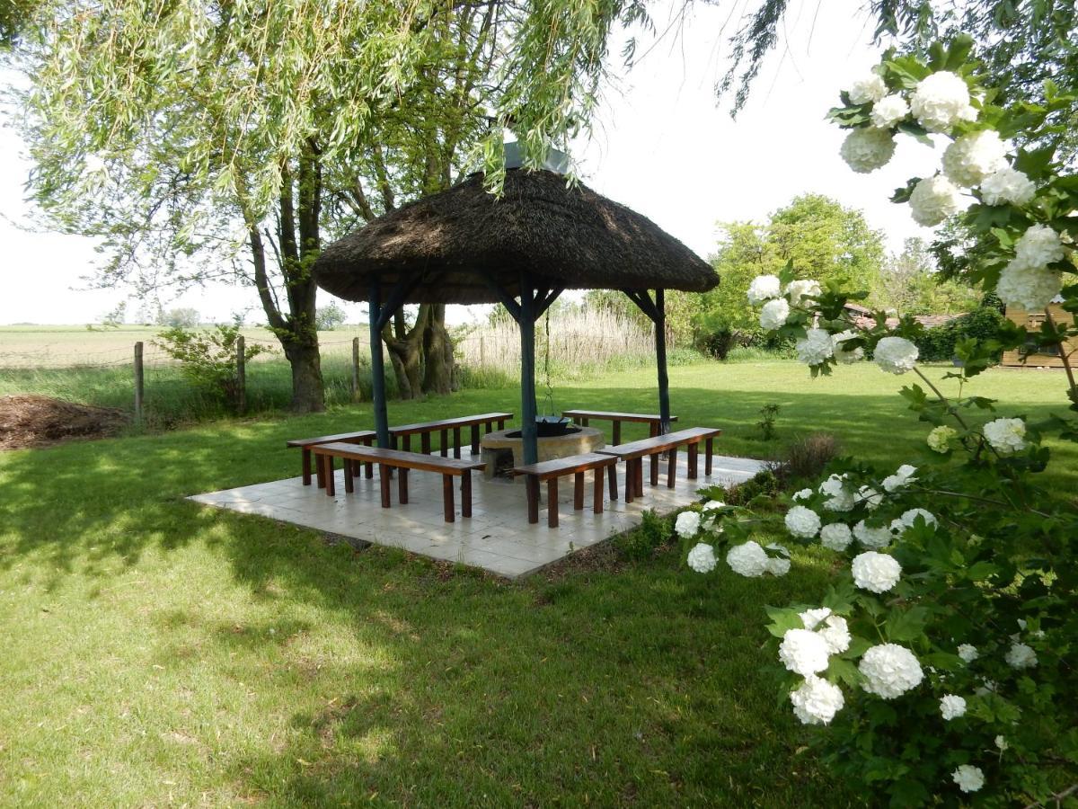 Herberg Tisza Tiszabábolna Exterior foto