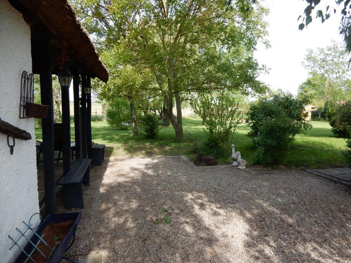 Herberg Tisza Tiszabábolna Exterior foto