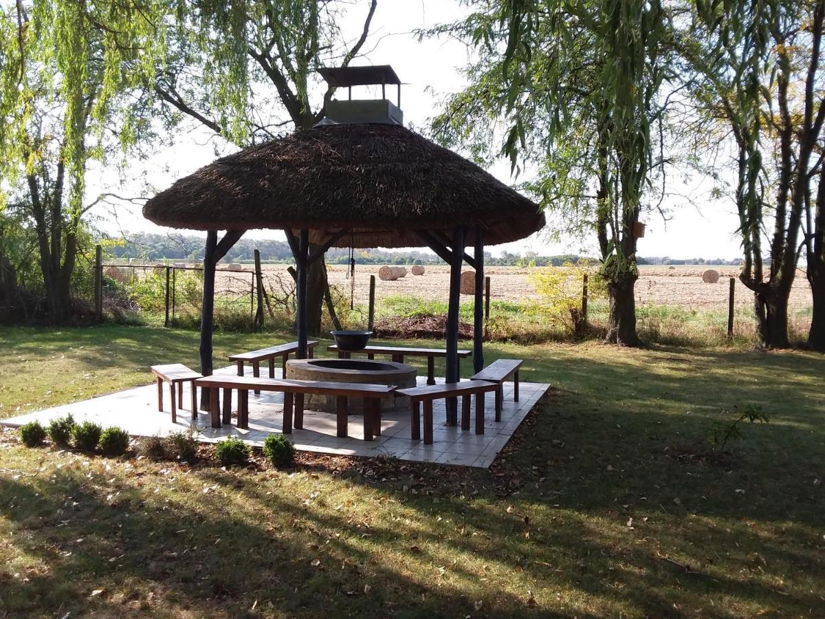Herberg Tisza Tiszabábolna Exterior foto
