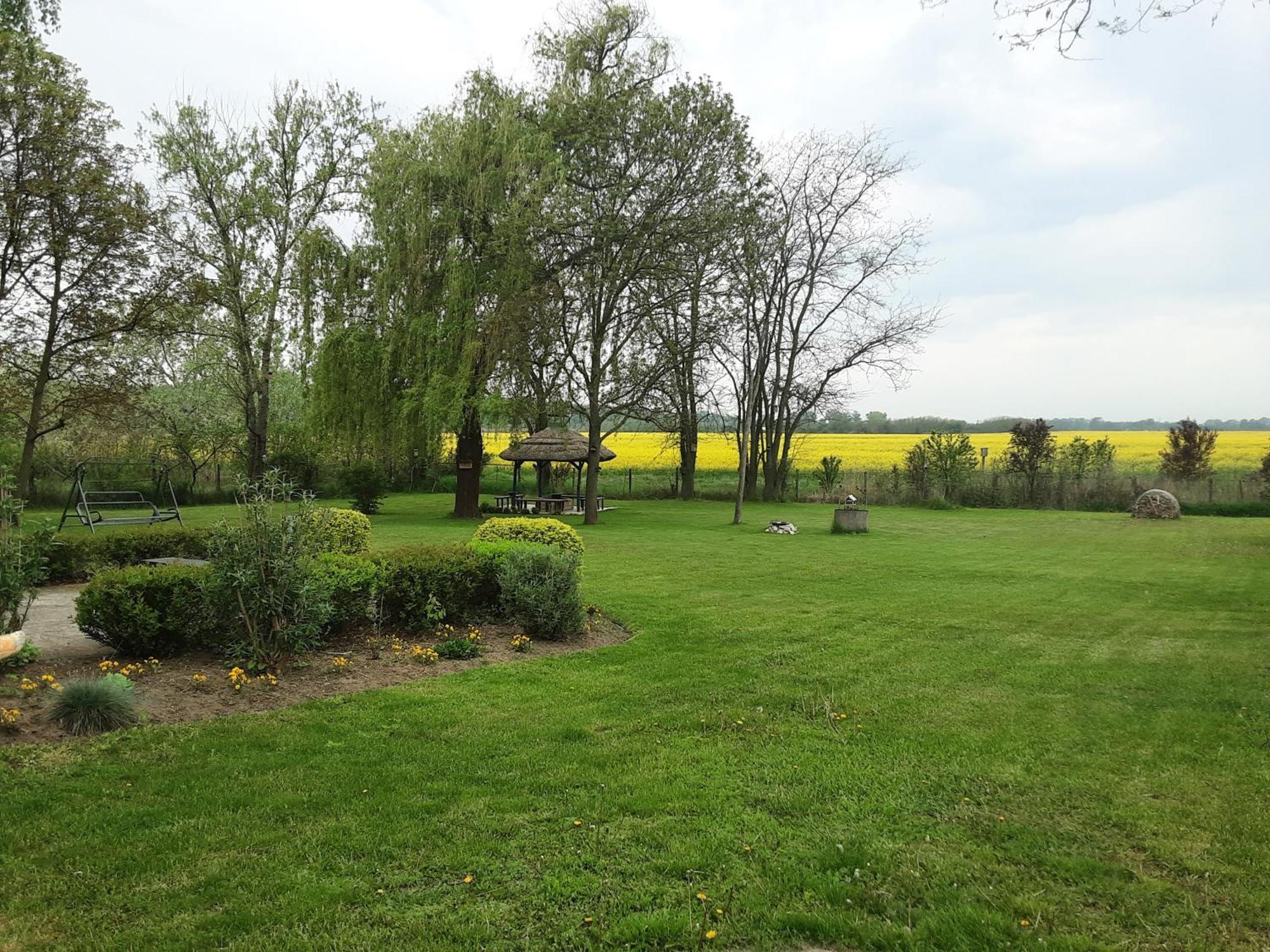Herberg Tisza Tiszabábolna Exterior foto